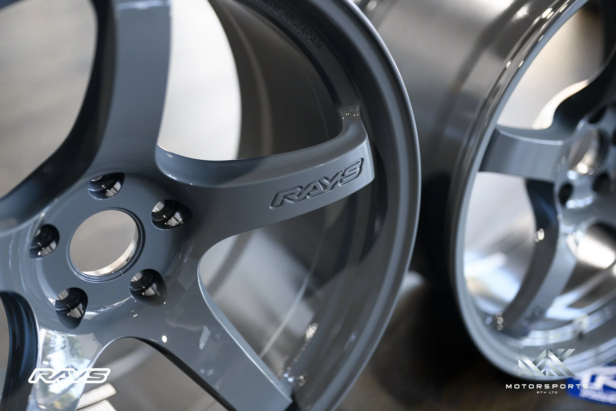 gramLIGHTS 57CR Glossy Grey - Image 12