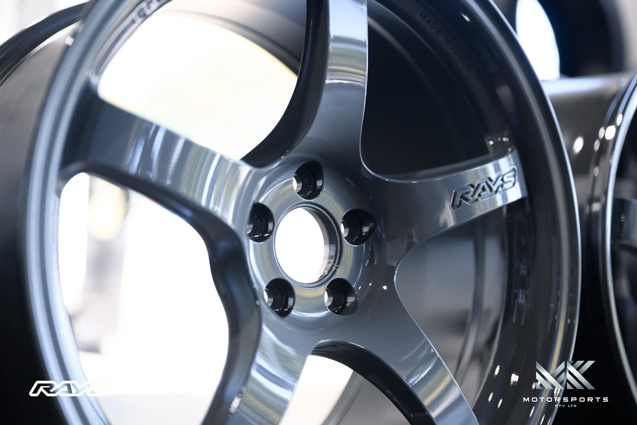 gramLIGHTS 57CR Glossy Grey - Image 13