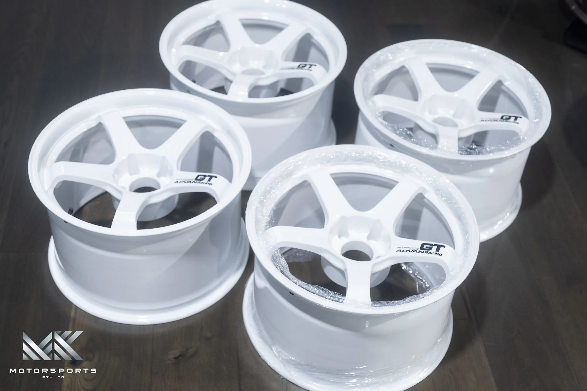 Advan GT 18x11 +15 5x114.3 Racing White - Image 12
