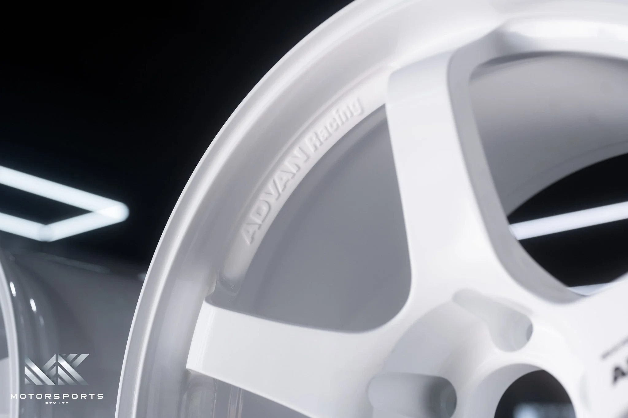 Advan GT 18x11 +15 5x114.3 Racing White - Image 7