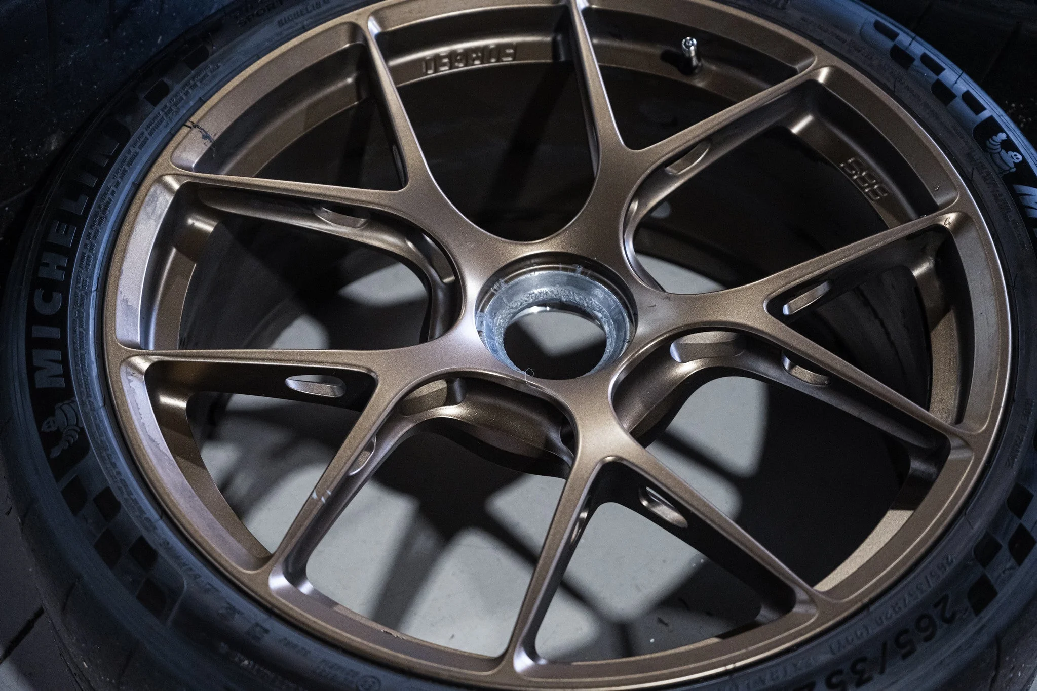 BBS FI-R F: FI142 20x9.5 +50 R: FI143 21x12.5 +48 1x130 - Used - Image 13