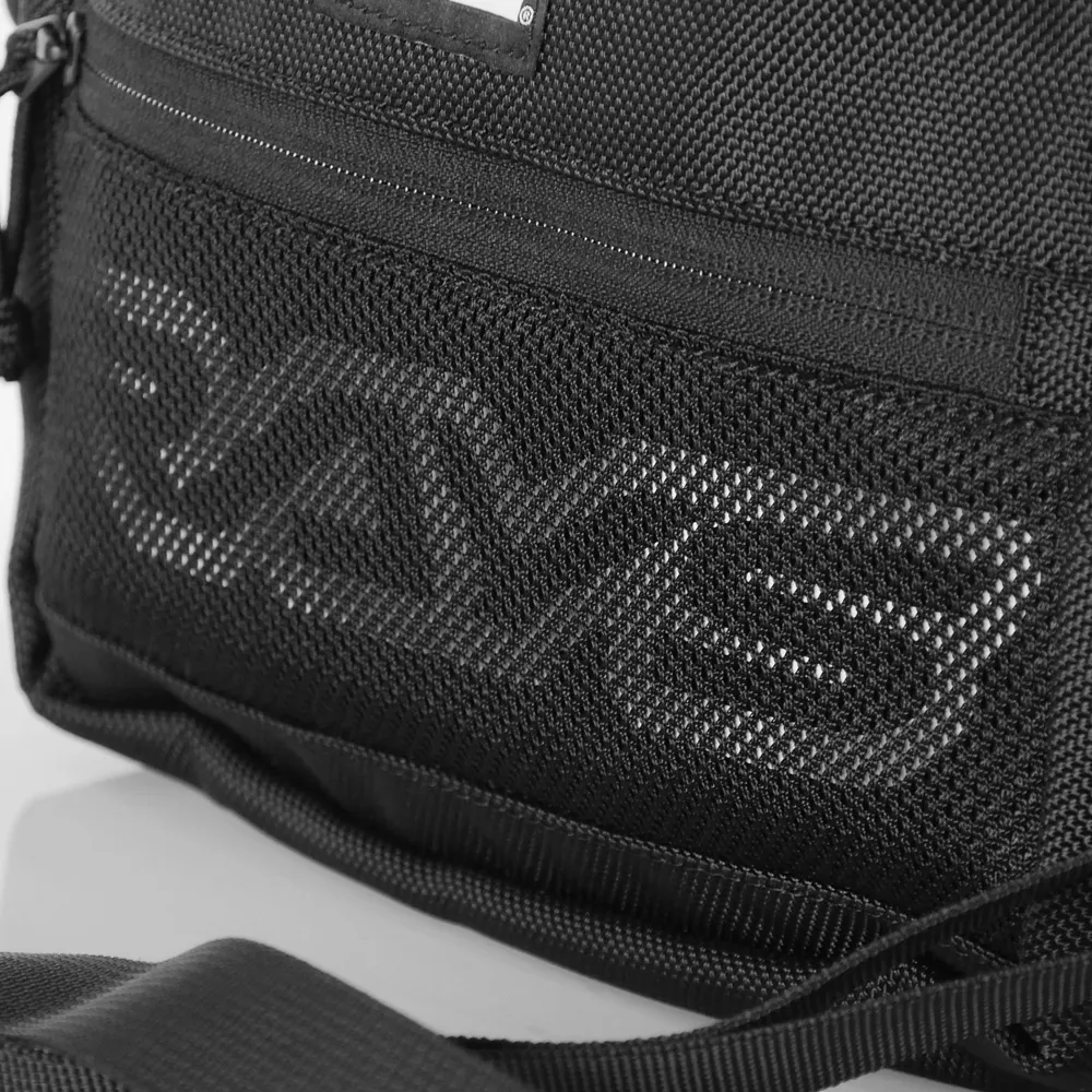 RAYSｘNEW ERA SHOULDER BAG 2L - Image 6